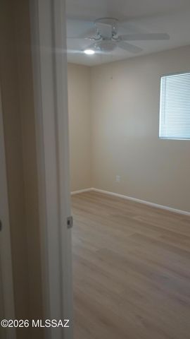 943 N Chrysler Drive, Tucson, AZ 85716