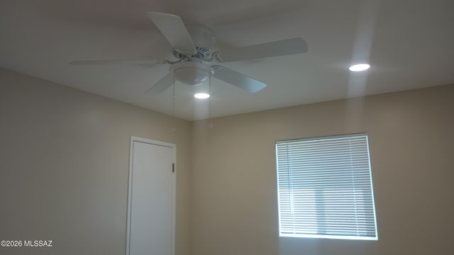 943 N Chrysler Drive, Tucson, AZ 85716