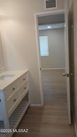 943 N Chrysler Drive, Tucson, AZ 85716