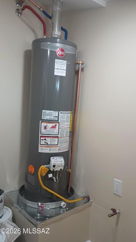 943 N Chrysler Drive, Tucson, AZ 85716