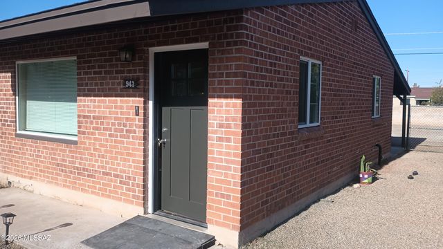 943 N Chrysler Drive, Tucson, AZ 85716