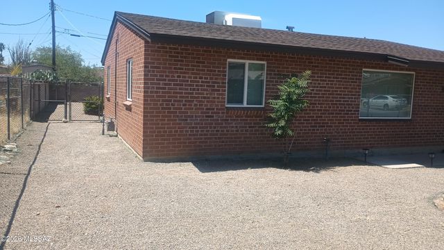 943 N Chrysler Drive, Tucson, AZ 85716