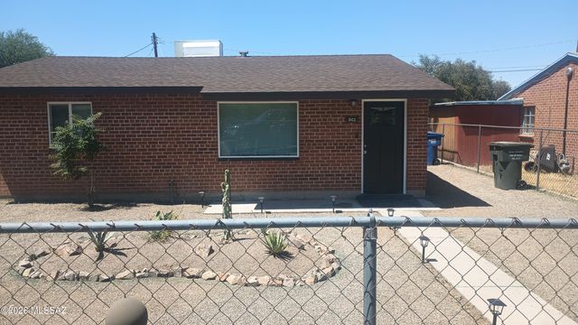 943 N Chrysler Drive, Tucson, AZ 85716