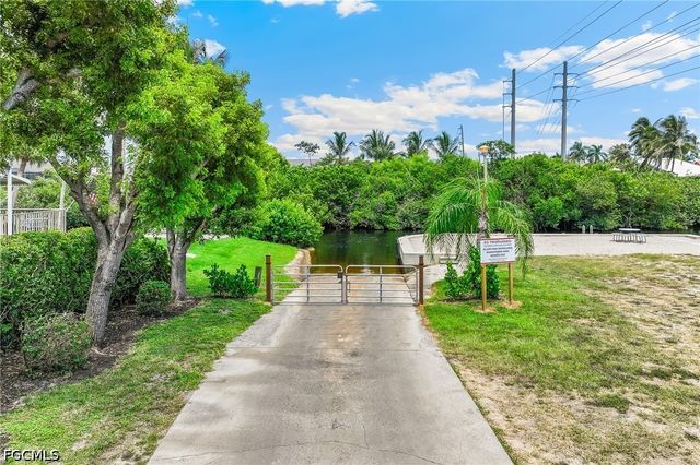 6048 Perthshire LN, Fort Myers, FL 33908