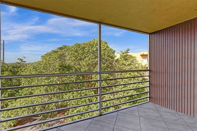 4111 Stirling Rd 502, Dania Beach, FL 33314