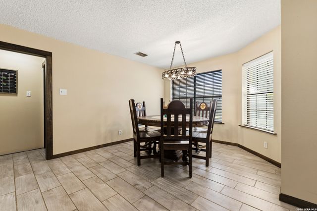 126 WOODLAND DR, Pleasanton, TX 78064