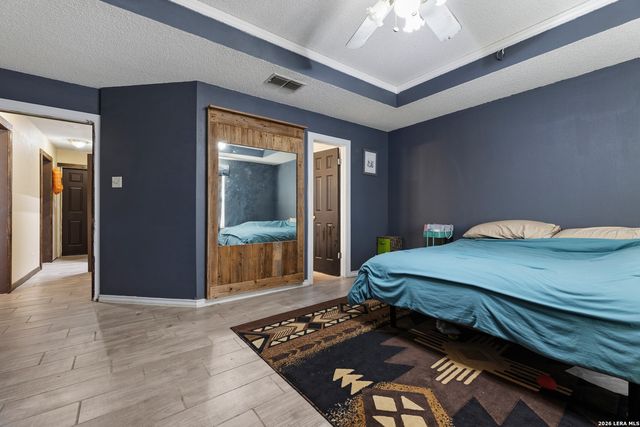 126 WOODLAND DR, Pleasanton, TX 78064