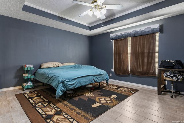 126 WOODLAND DR, Pleasanton, TX 78064