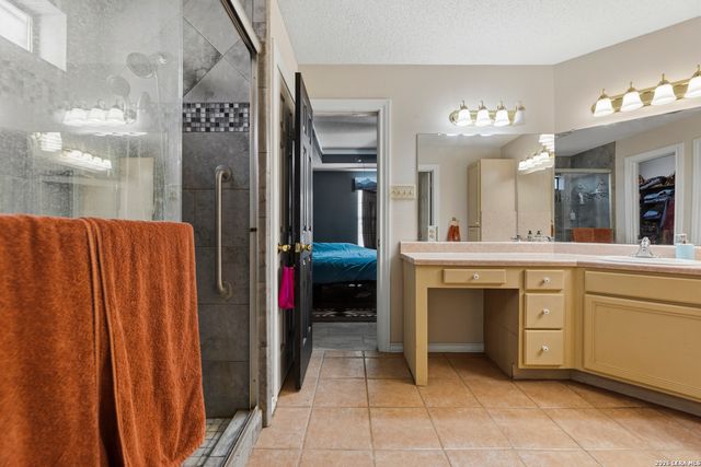 126 WOODLAND DR, Pleasanton, TX 78064