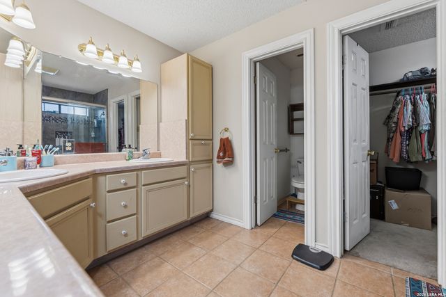 126 WOODLAND DR, Pleasanton, TX 78064