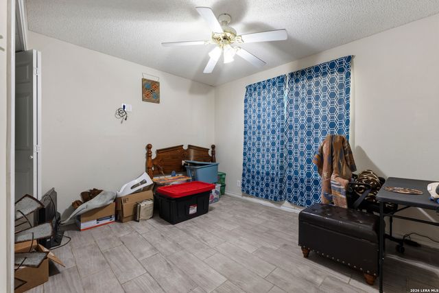 126 WOODLAND DR, Pleasanton, TX 78064