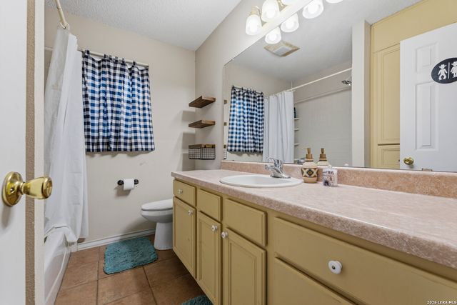 126 WOODLAND DR, Pleasanton, TX 78064