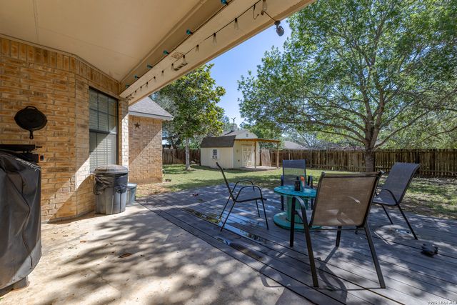126 WOODLAND DR, Pleasanton, TX 78064