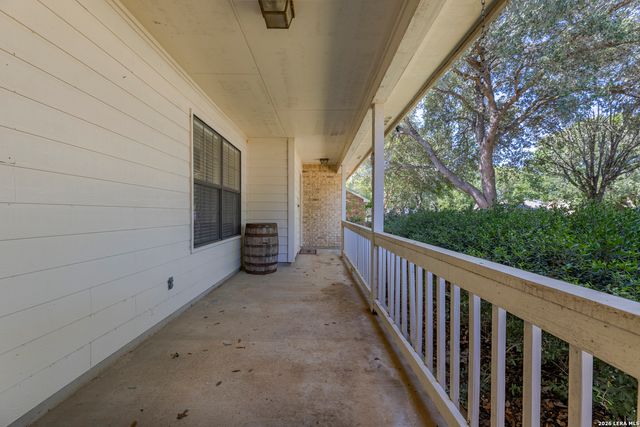 126 WOODLAND DR, Pleasanton, TX 78064
