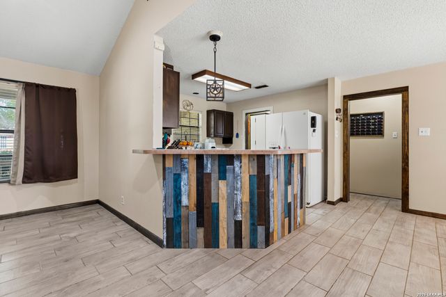 126 WOODLAND DR, Pleasanton, TX 78064