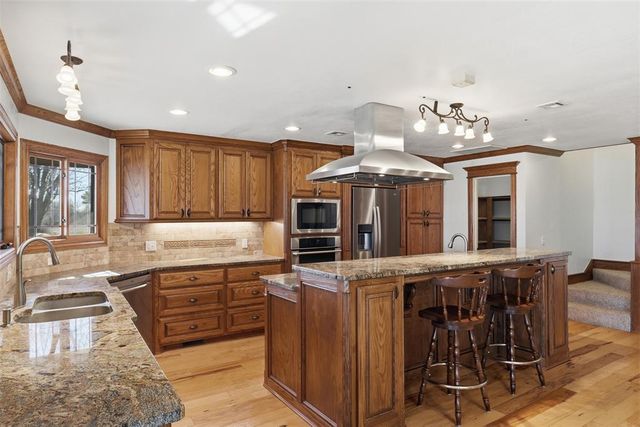 3114 Sooner Lake Circle, Moore, OK 73165