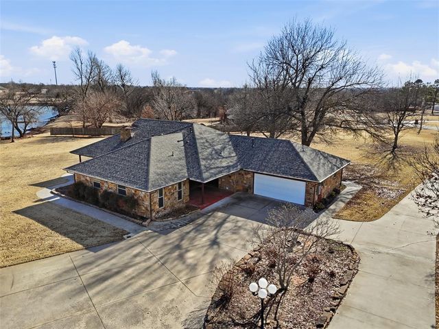 3114 Sooner Lake Circle, Moore, OK 73165