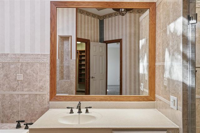 3114 Sooner Lake Circle, Moore, OK 73165