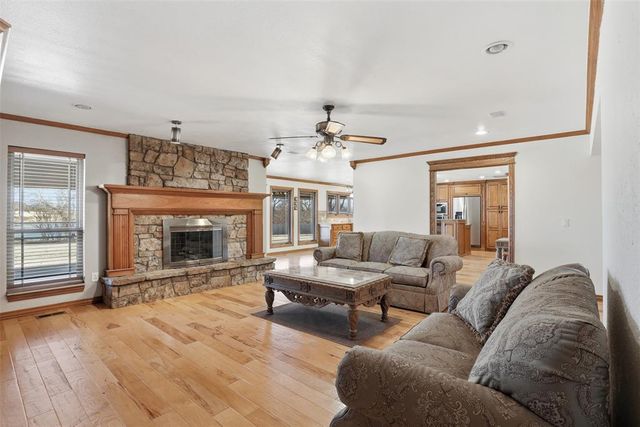 3114 Sooner Lake Circle, Moore, OK 73165