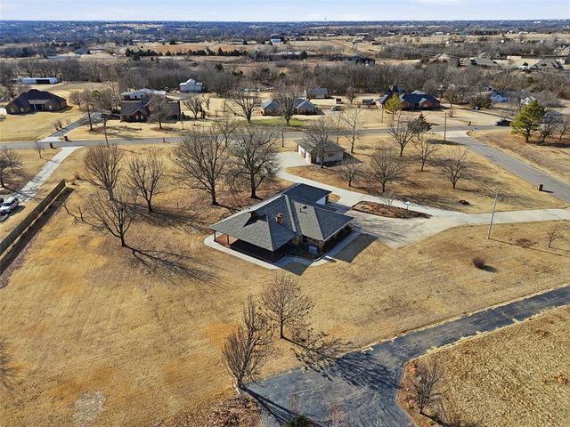 3114 Sooner Lake Circle, Moore, OK 73165