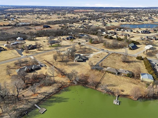 3114 Sooner Lake Circle, Moore, OK 73165