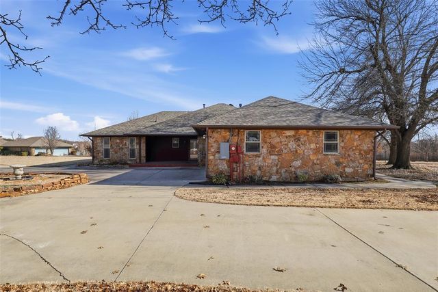 3114 Sooner Lake Circle, Moore, OK 73165
