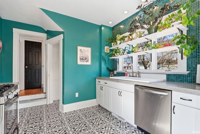 709 W Oakdale Drive, Fort Wayne, IN 46807