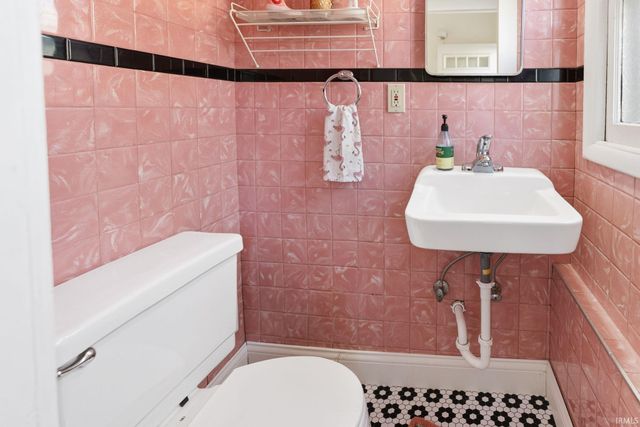 709 W Oakdale Drive, Fort Wayne, IN 46807