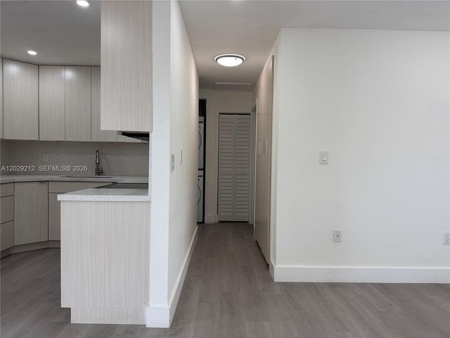 3021 W 76th St C-201, Hialeah, FL 33018