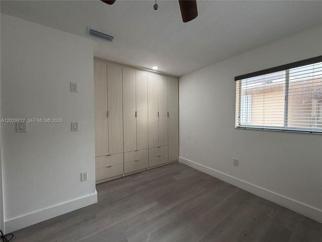3021 W 76th St C-201, Hialeah, FL 33018