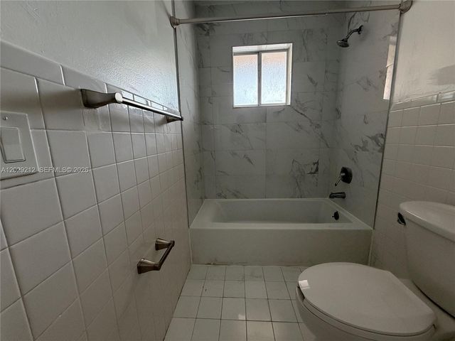 3021 W 76th St C-201, Hialeah, FL 33018