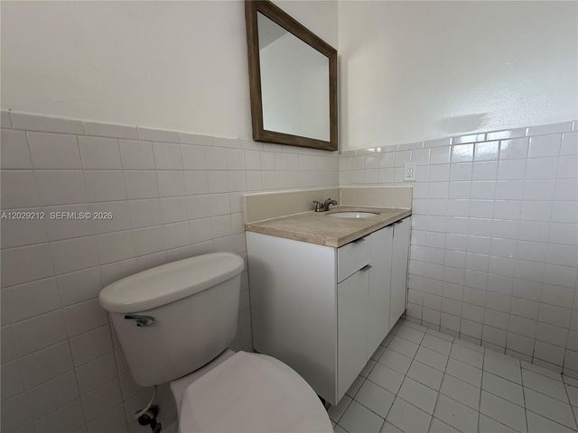 3021 W 76th St C-201, Hialeah, FL 33018