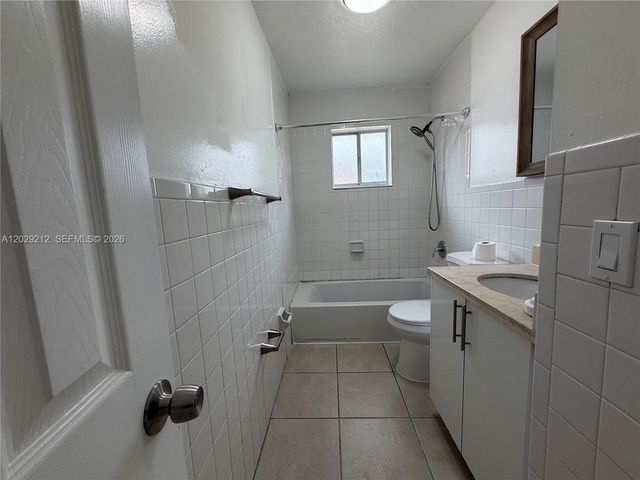3021 W 76th St C-201, Hialeah, FL 33018