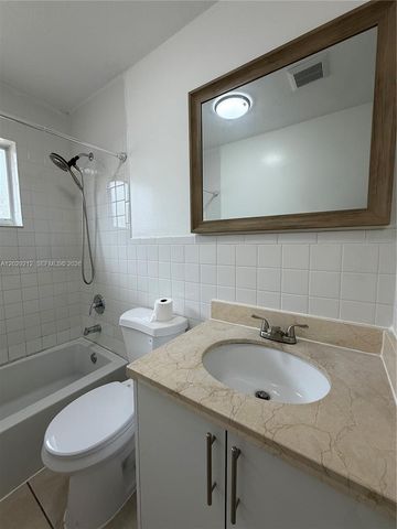 3021 W 76th St C-201, Hialeah, FL 33018
