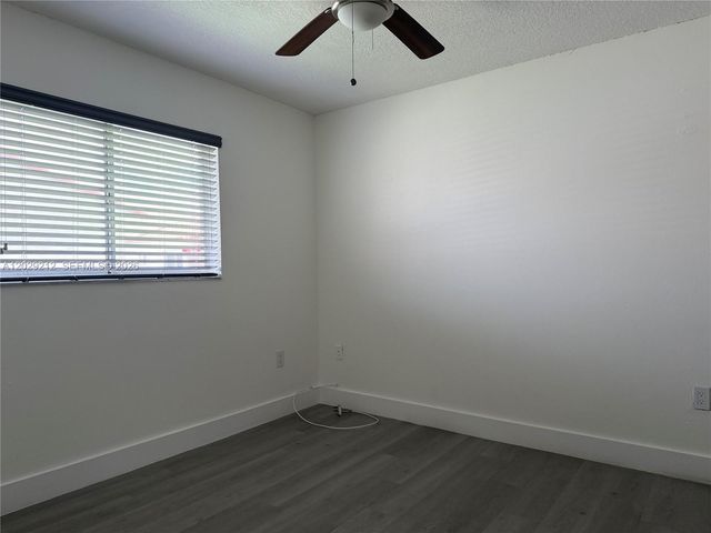 3021 W 76th St C-201, Hialeah, FL 33018