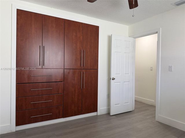 3021 W 76th St C-201, Hialeah, FL 33018