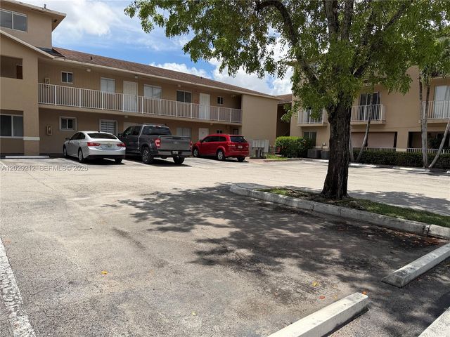 3021 W 76th St C-201, Hialeah, FL 33018
