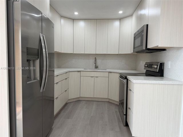 3021 W 76th St C-201, Hialeah, FL 33018