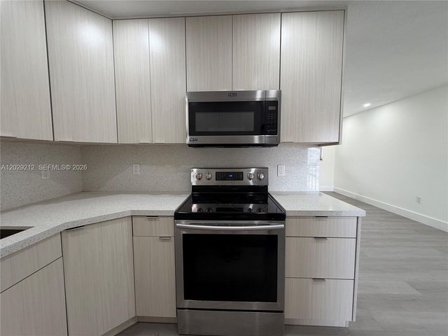 3021 W 76th St C-201, Hialeah, FL 33018
