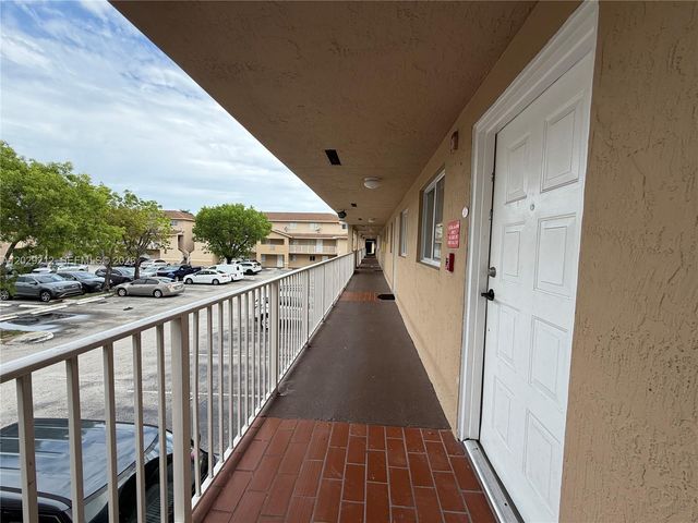 3021 W 76th St C-201, Hialeah, FL 33018