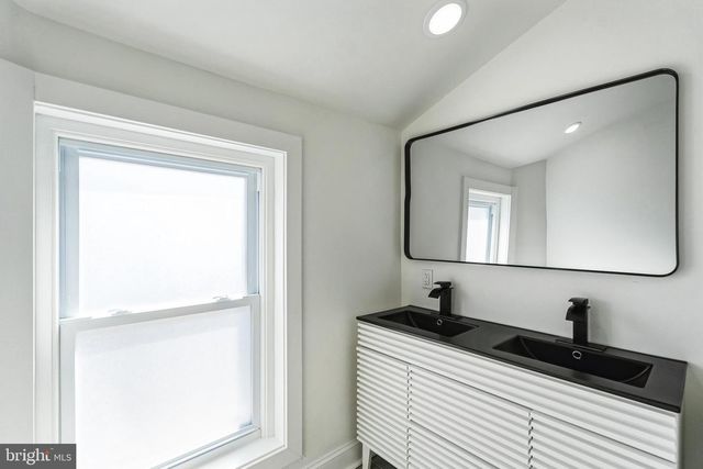 382 MARTIN ST, Philadelphia, PA 19128