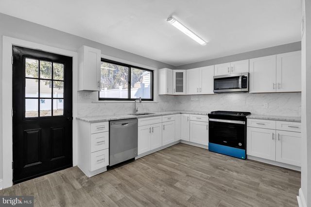 382 MARTIN ST, Philadelphia, PA 19128