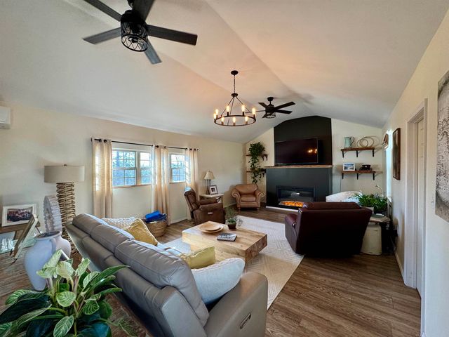 3068 S AR 9 HWY, Melbourne, AR 72556