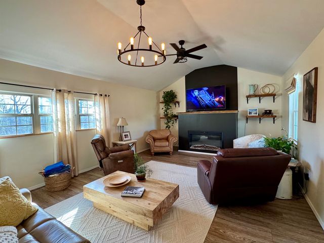 3068 S AR 9 HWY, Melbourne, AR 72556