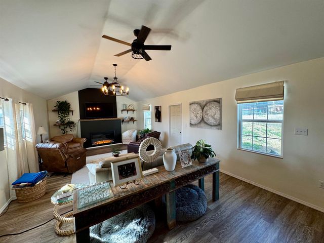 3068 S AR 9 HWY, Melbourne, AR 72556