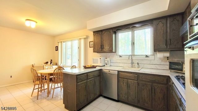 8 De Hart Rd, Parsippany-troy Hills Twp., NJ 07054