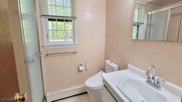 8 De Hart Rd, Parsippany-troy Hills Twp., NJ 07054