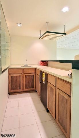 8 De Hart Rd, Parsippany-troy Hills Twp., NJ 07054