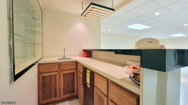 8 De Hart Rd, Parsippany-troy Hills Twp., NJ 07054