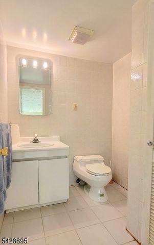 8 De Hart Rd, Parsippany-troy Hills Twp., NJ 07054